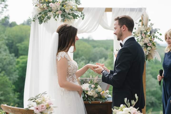 Le promesse matrimoniali in una cerimonia laico-umanista