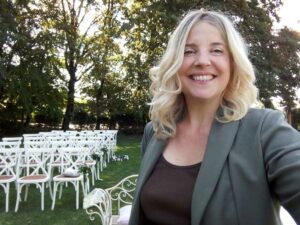 la celebrante laico-umanista Paola Minussi celebra una cerimonia da favola a Villa Pizzo