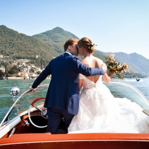Destination Wedding & Elopement in barca sul lago